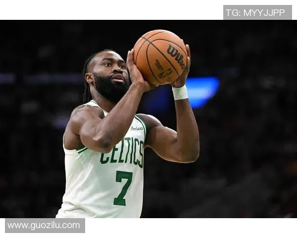 NBA杰伦布朗干拔投篮技巧解析与比赛精彩瞬间回顾