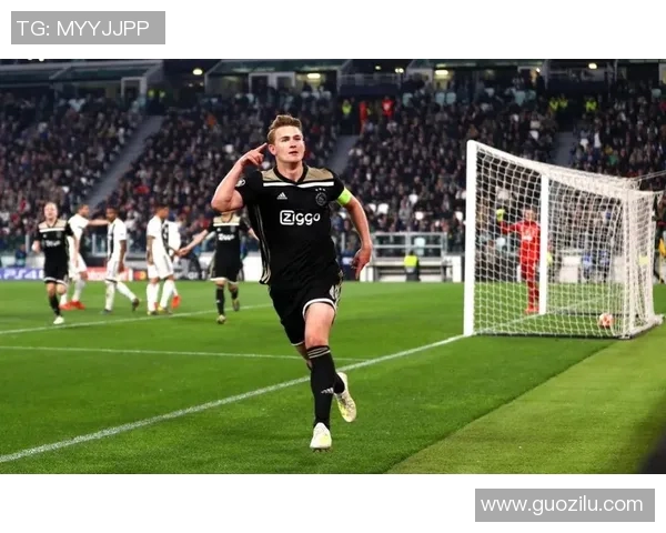 德里赫特将在下一场比赛中担任首发，教练信任他的表现