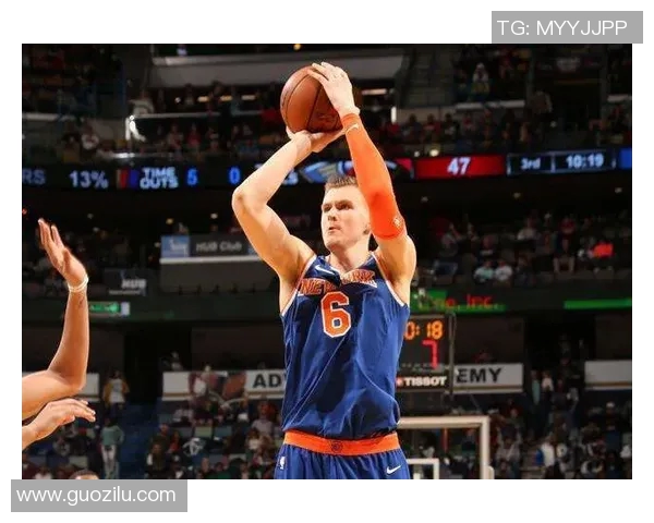 纽约尼克斯球员波尔津吉斯获评最佳防守球员奖项，彰显新生代力量